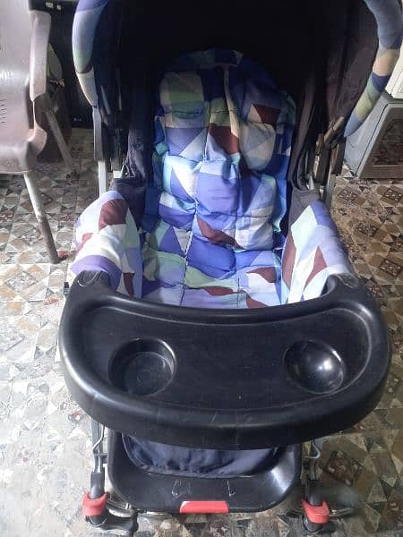 Branded pram in excellent condition 5