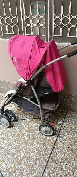 Branded pram in excellent condition 9