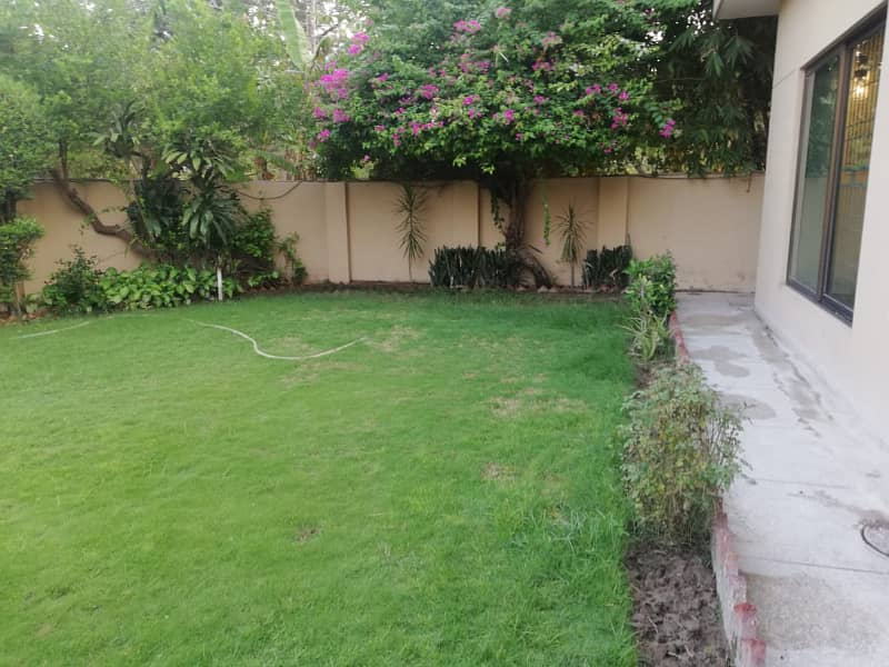 1 Kanal Double Unit House Available For Rent in DHA Phase 1 Block K 18