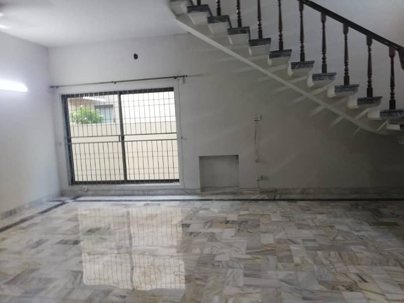 1 Kanal Double Unit House Available For Rent in DHA Phase 1 Block K 30