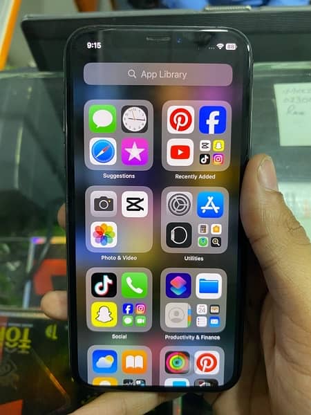 iphone xs pta approved condition 10/10 only battery change 64 stroge 5