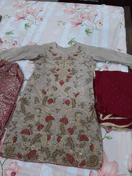 Party wear suits han bohat achi condition 0/3/1/3/4/1/1/6/9/8/4 2