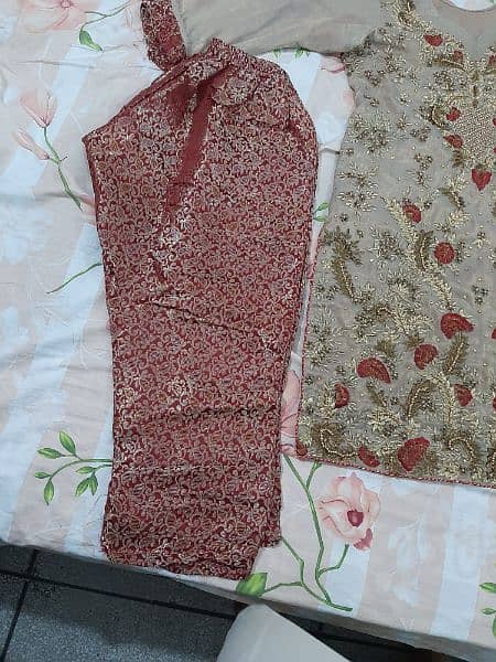 Party wear suits han bohat achi condition 0/3/1/3/4/1/1/6/9/8/4 3