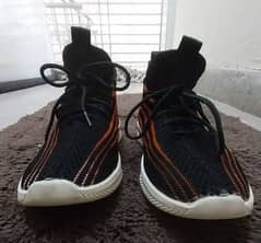 Slightly used original yeezys shoes