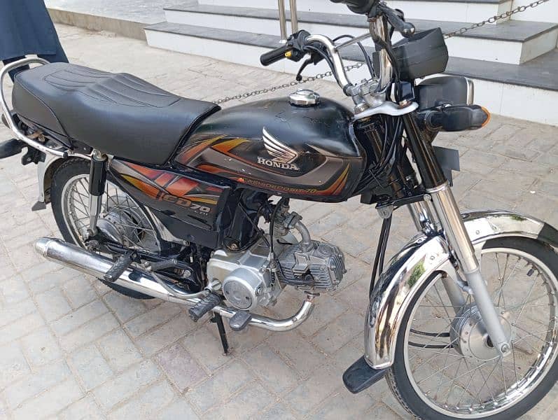 Honda 70 black colour one hand use 3