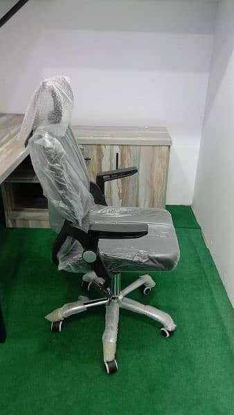 HIGH BACK OFFICE EXECUTIVE CHAIR 13