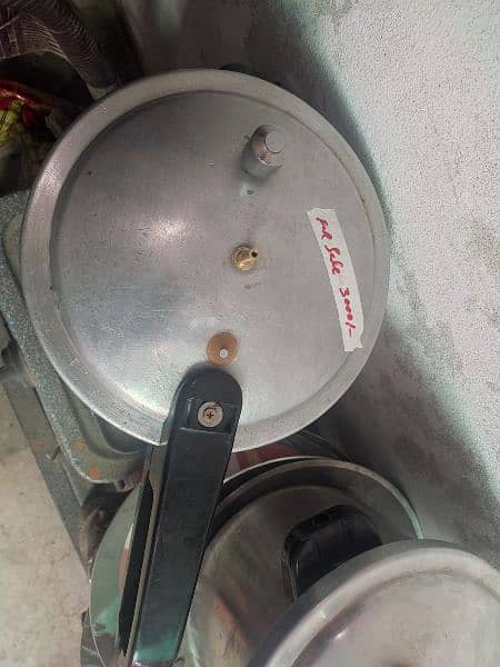 second hand pressure cooker for sale 2