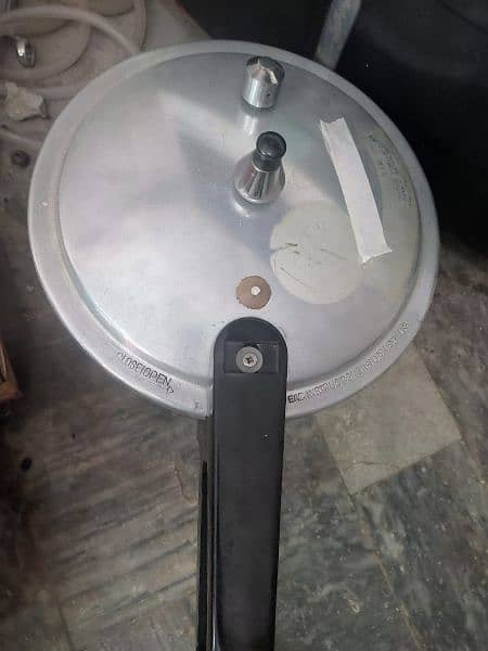 second hand pressure cooker for sale 4