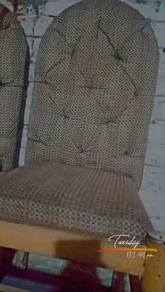 4 chairs for sale. beautiful and comfort.