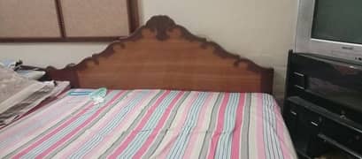 wooden Queen type Bed for sale in good condition