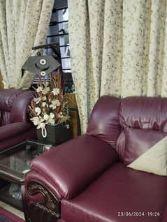 7-seater maroon Leatherite sofa set for sale!