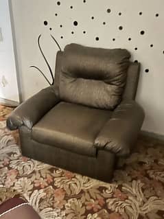 5 Seater Big Size Sofa In Good Condition