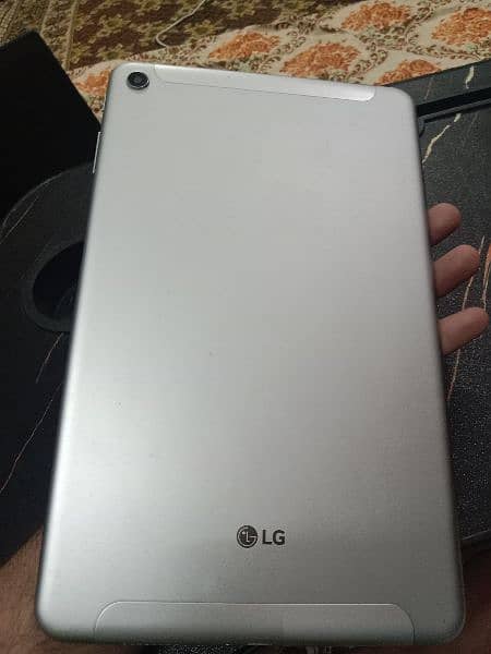 LG g pad 5 10.1  with gaming earbuds and charge 24w 3