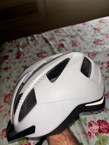 BICYLE PROFFESIONAL HELMET 1