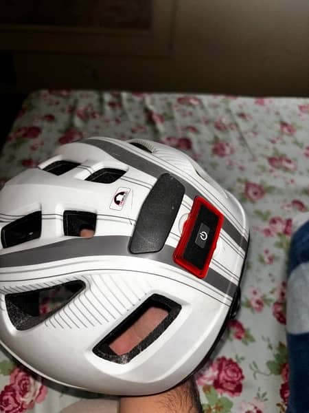 BICYLE PROFFESIONAL HELMET 3