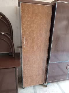 Single door cabinet