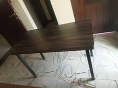 study table for sale good condition 10/10