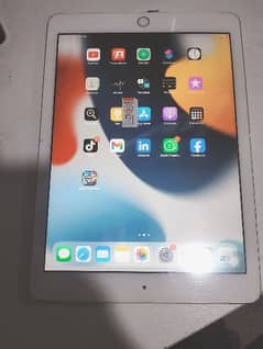 Apple Ipad 9.7" 5th Generation 32GB