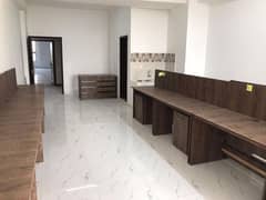 Fully Furnished Area 610 Sqft Corporate Office Ideal Loaction Available For Rent Gulberg 3 Lahore