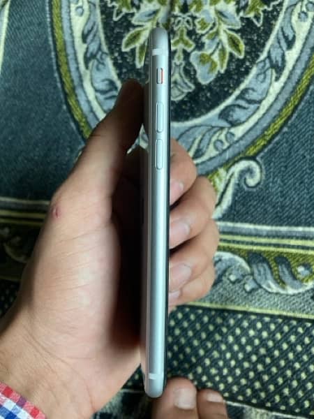 iPhone SE pta approved 2nd generation 10/10 condition 4