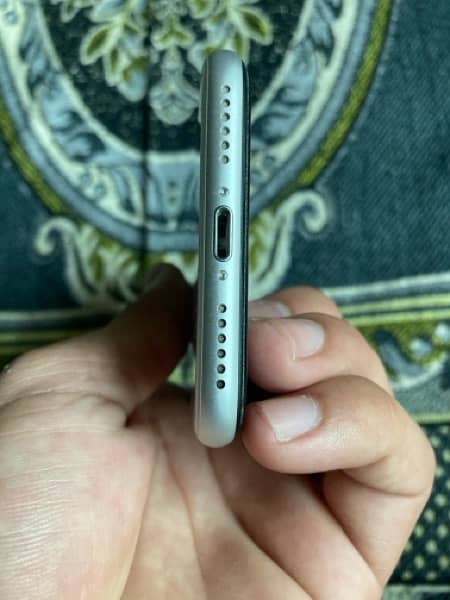 iPhone SE pta approved 2nd generation 10/10 condition 5