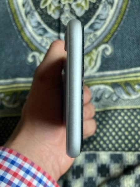 iPhone SE pta approved 2nd generation 10/10 condition 6