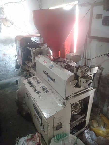 injection molding machine 4