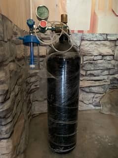 7.5 Liter Oxygen cylinder with flow mitter