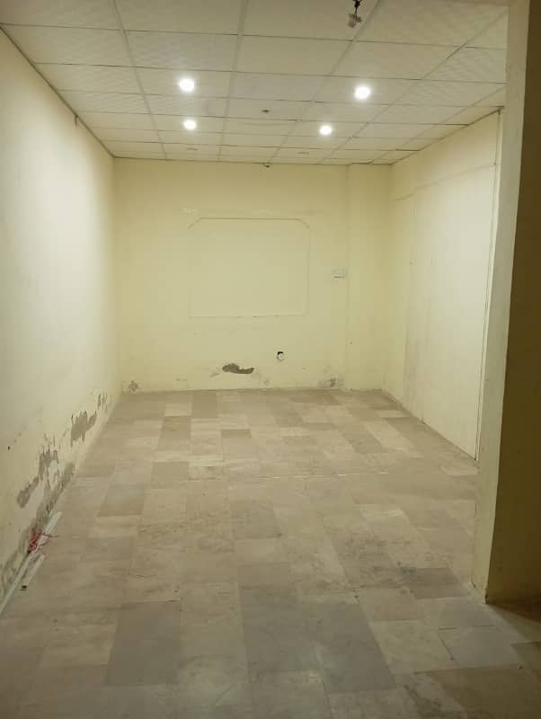 400 SQ. FT HALL FOR OFFICE USE in BLOCK 13-B, GULSHAN. 0