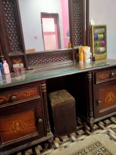 dressing table