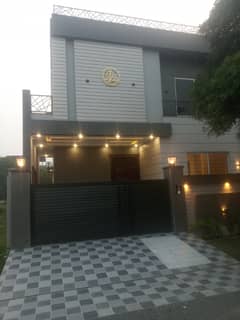 10 MARLA BRAND NEW HOUSE AVAIABLE FOR SALE