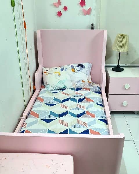 I kia bed set two single with study table and chair loot sale 4