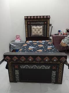 Single bed without matress used hai