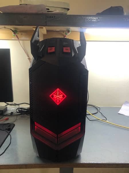 Gaming PC HP Omen Desktop with Monitor and Peripherals 1