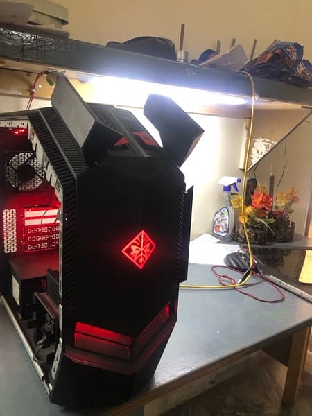 Gaming PC HP Omen Desktop with Monitor and Peripherals 2