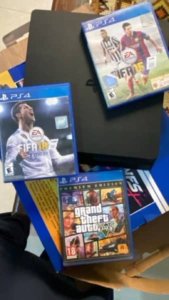 PS4 500 gb with 3 games 0