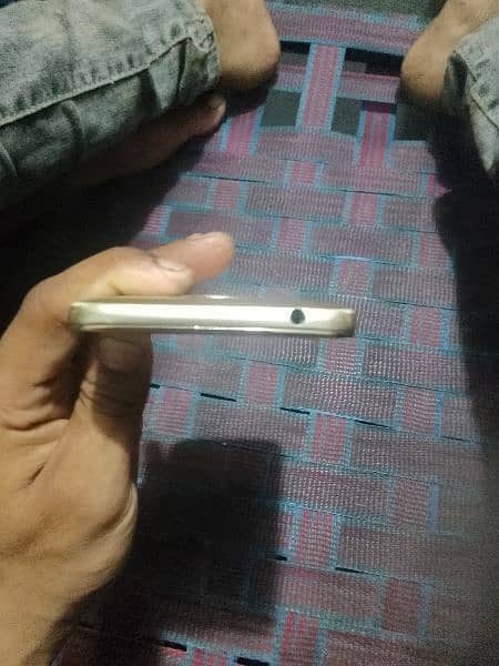 Moto E4 Mobile in working condition 4