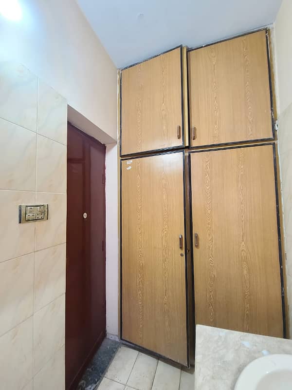 15 Marla double story house for rent VIP location college Road Madina town Faisalabad 4