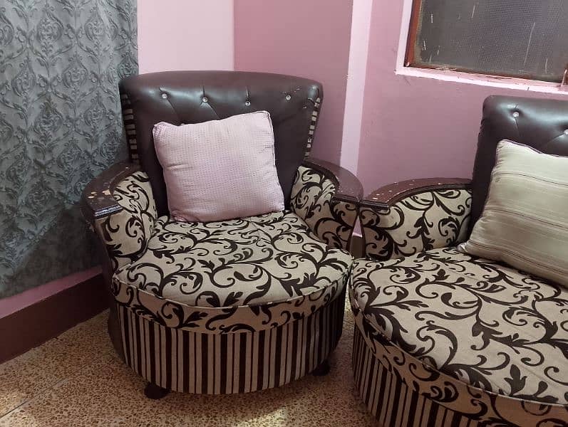 5 seater sofa set urgent sale  03353018328 2