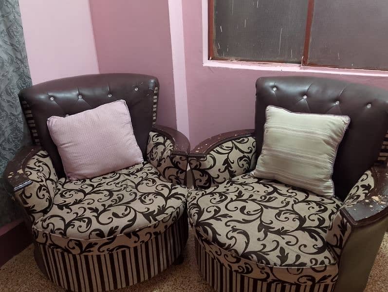 5 seater sofa set urgent sale  03353018328 5