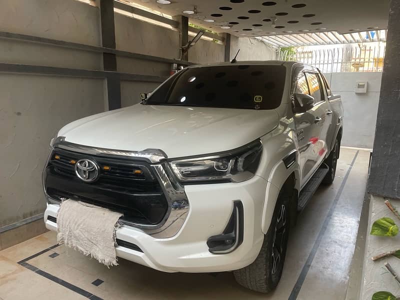 Toyota Hilux 2022 Revo 1