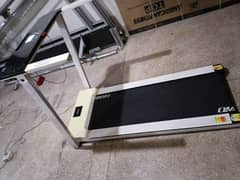 Electric Treadmill with 100kg capacity 10/1 condition in working mode