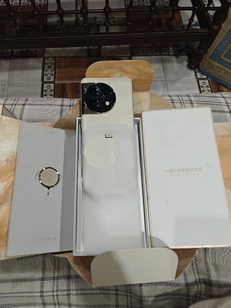 OnePlus 11 16/512GB Marble Jupiter,& Green dual sim Box official PTA 3