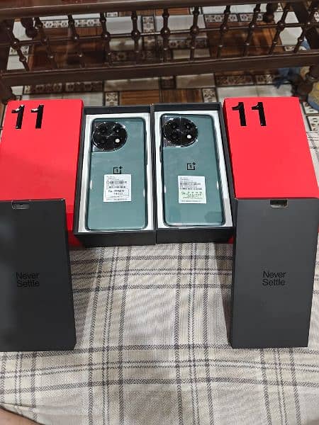 OnePlus 11 16/512GB Marble Jupiter,& Green dual sim Box official PTA 7