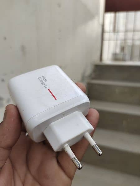 One puls charger available for sell only for adaptor 1