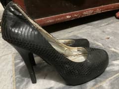 5 inches highted heels black colour