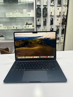 macbook Air midnight 13.6 inch with M2 chip