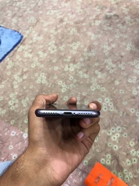 Iphone 8 pta approved 64 GB all ok foront glass brack 3