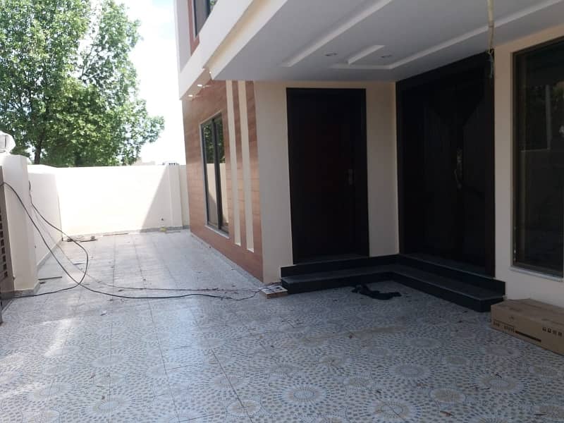 8 Marla Luxury New House For Rent In Bahria Town Lahore 3