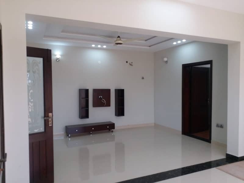 8 Marla Luxury New House For Rent In Bahria Town Lahore 4